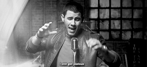 1443714686-nick-jonas-performs-the-song-jealous-and-pays-homage-to-the-movie-big-at-the-same-time
